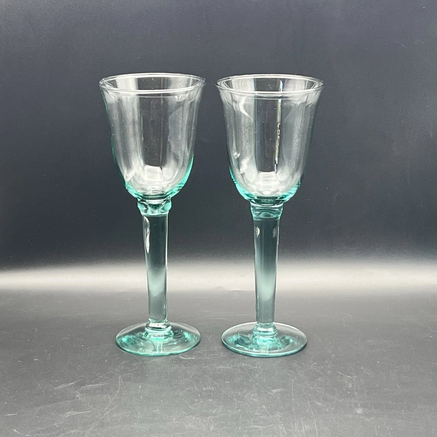 Set of 4 La Mediterranea verde green glass large goblets 8.5 inches tall by 3.5 inches wide