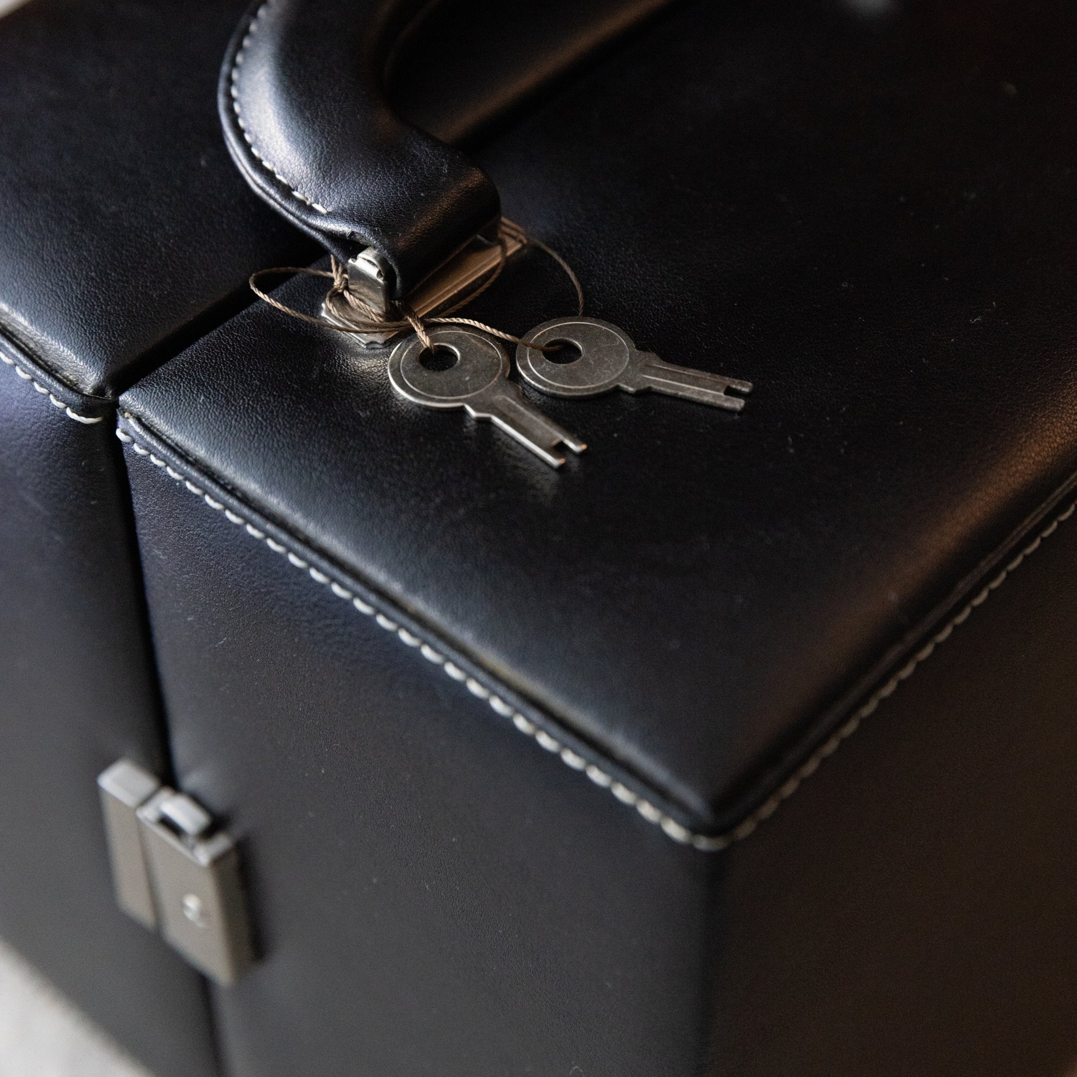 Franmara Vintage Martini Travel Bar Set with Locking Velvet Case – Stainless Steel Martini Kit