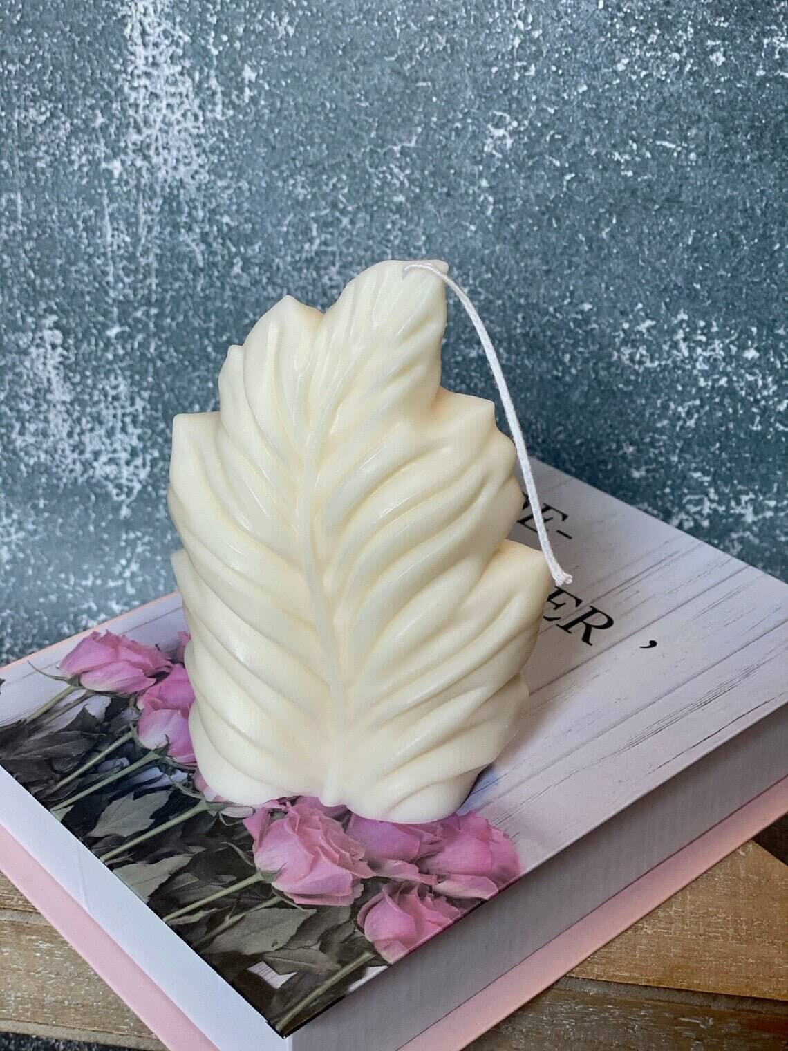 Minimalist Feather Candle — Handcrafted Soy Wax Elegance-4