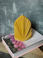 Minimalist Palm Leaf Candle-1